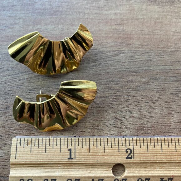 Rare Vintage Givenchy 1982 Paris New York Ruffle Earrings - Picture 5 of 5
